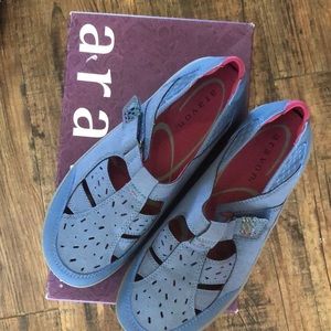NIB Blue Aravon by New Balance shoes size 7WW
